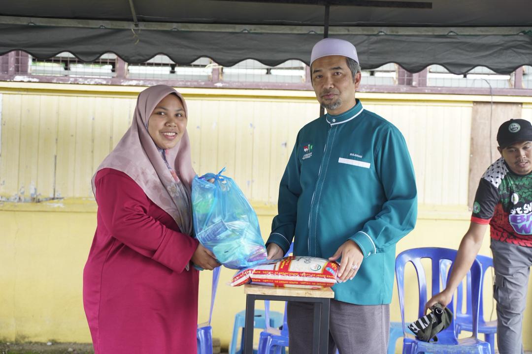 70 Mangsa Banjir Terima Sumbangan